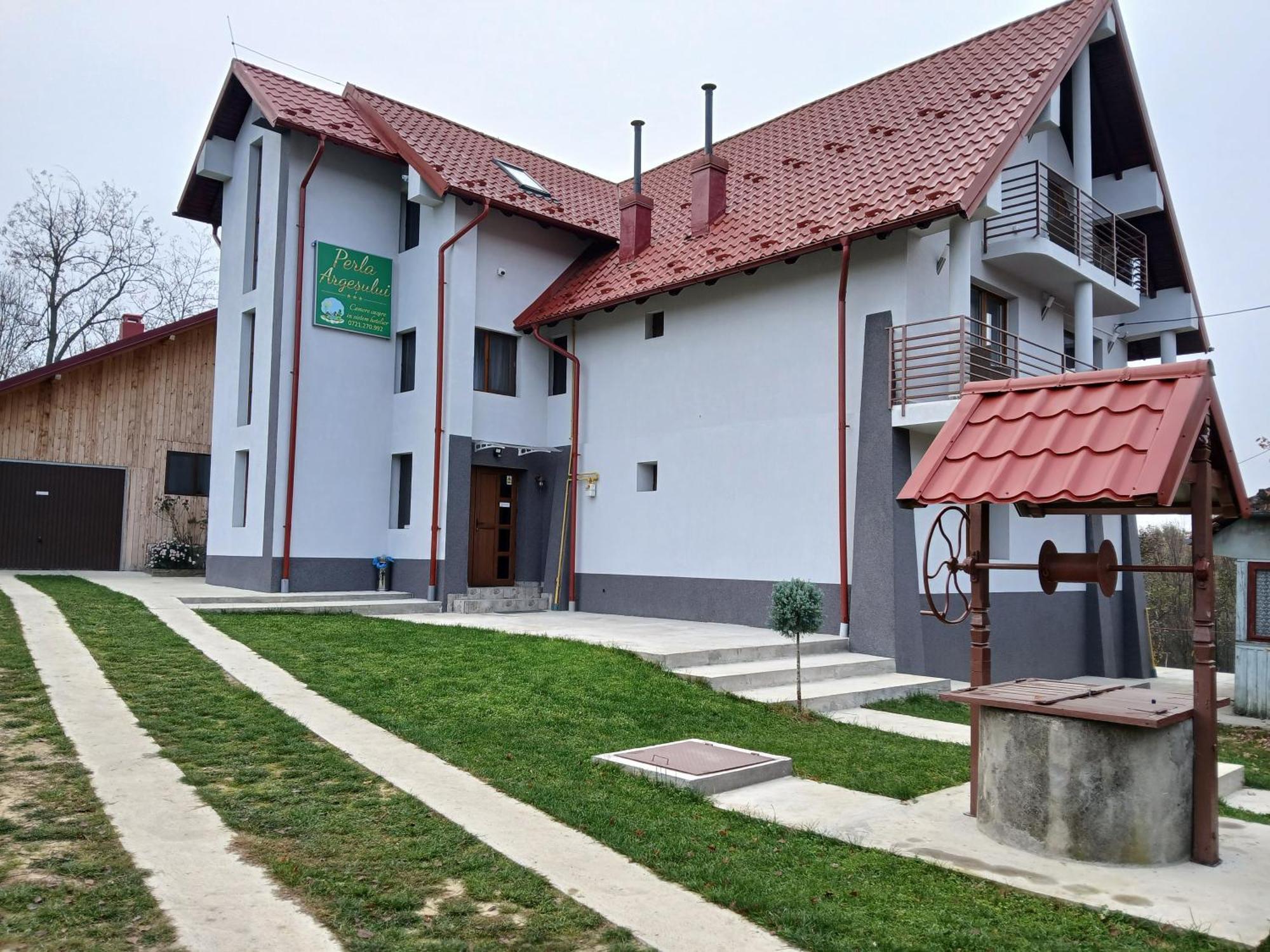 Perla Argesului, Ciubar, Piscina, Lift, Gratar, Cabana, Pensiuni, Hotel Cazare Transfagarasan Curtea De Arges Albestii de Arges Exterior photo