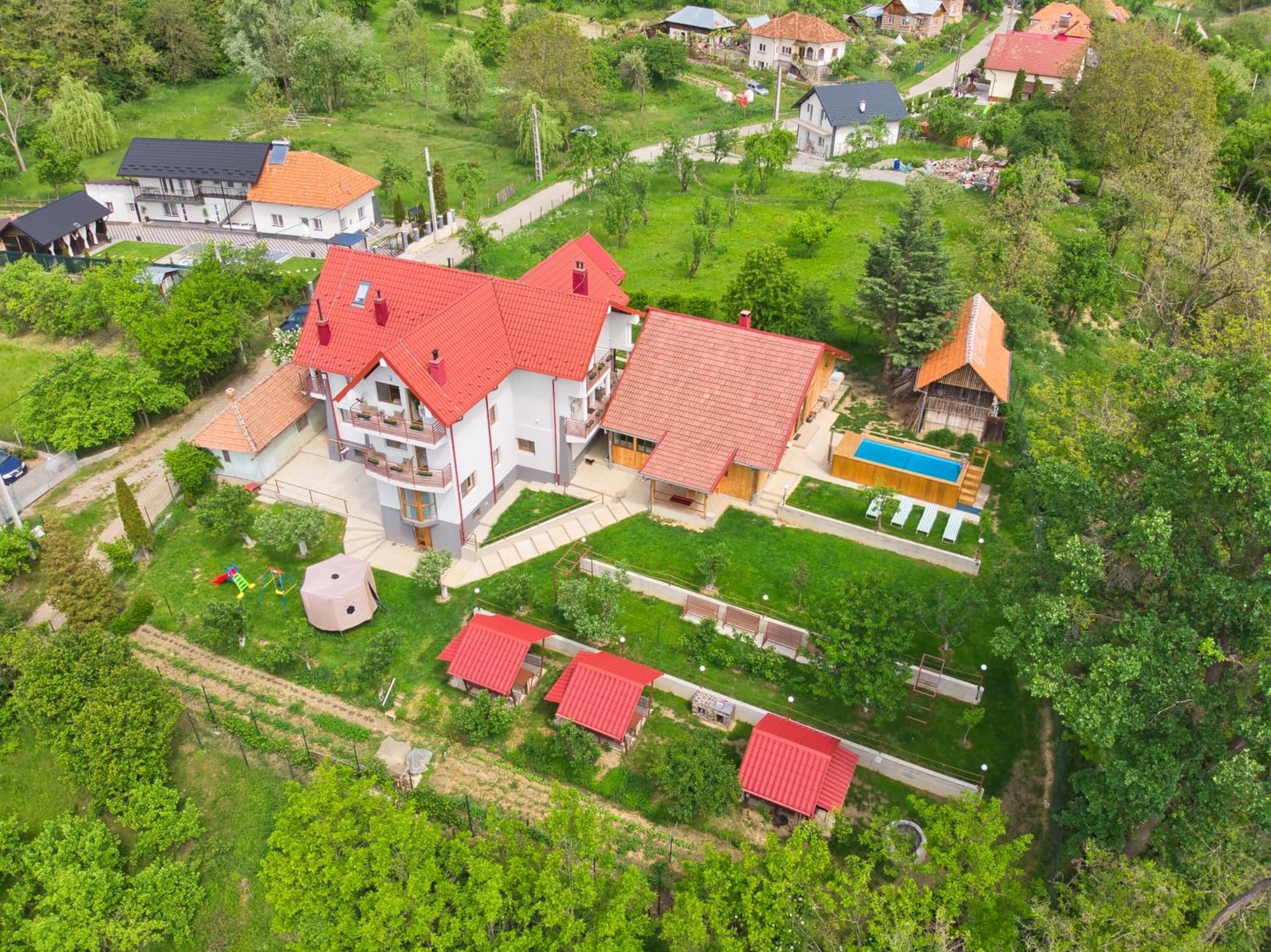 Perla Argesului, Ciubar, Piscina, Lift, Gratar, Cabana, Pensiuni, Hotel Cazare Transfagarasan Curtea De Arges Albestii de Arges Exterior photo