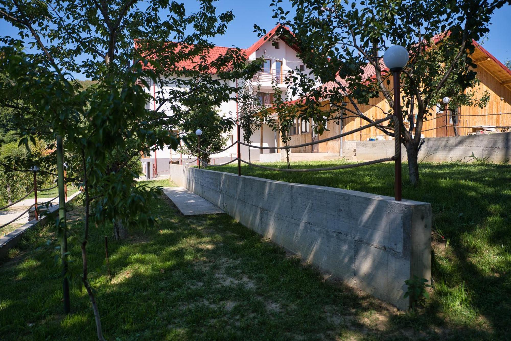Perla Argesului, Ciubar, Piscina, Lift, Gratar, Cabana, Pensiuni, Hotel Cazare Transfagarasan Curtea De Arges Albestii de Arges Exterior photo