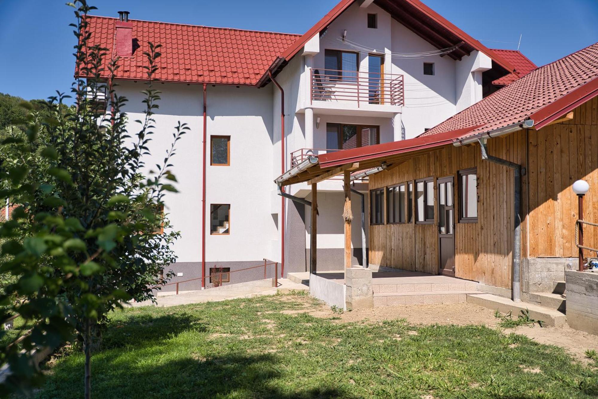 Perla Argesului, Ciubar, Piscina, Lift, Gratar, Cabana, Pensiuni, Hotel Cazare Transfagarasan Curtea De Arges Albestii de Arges Exterior photo