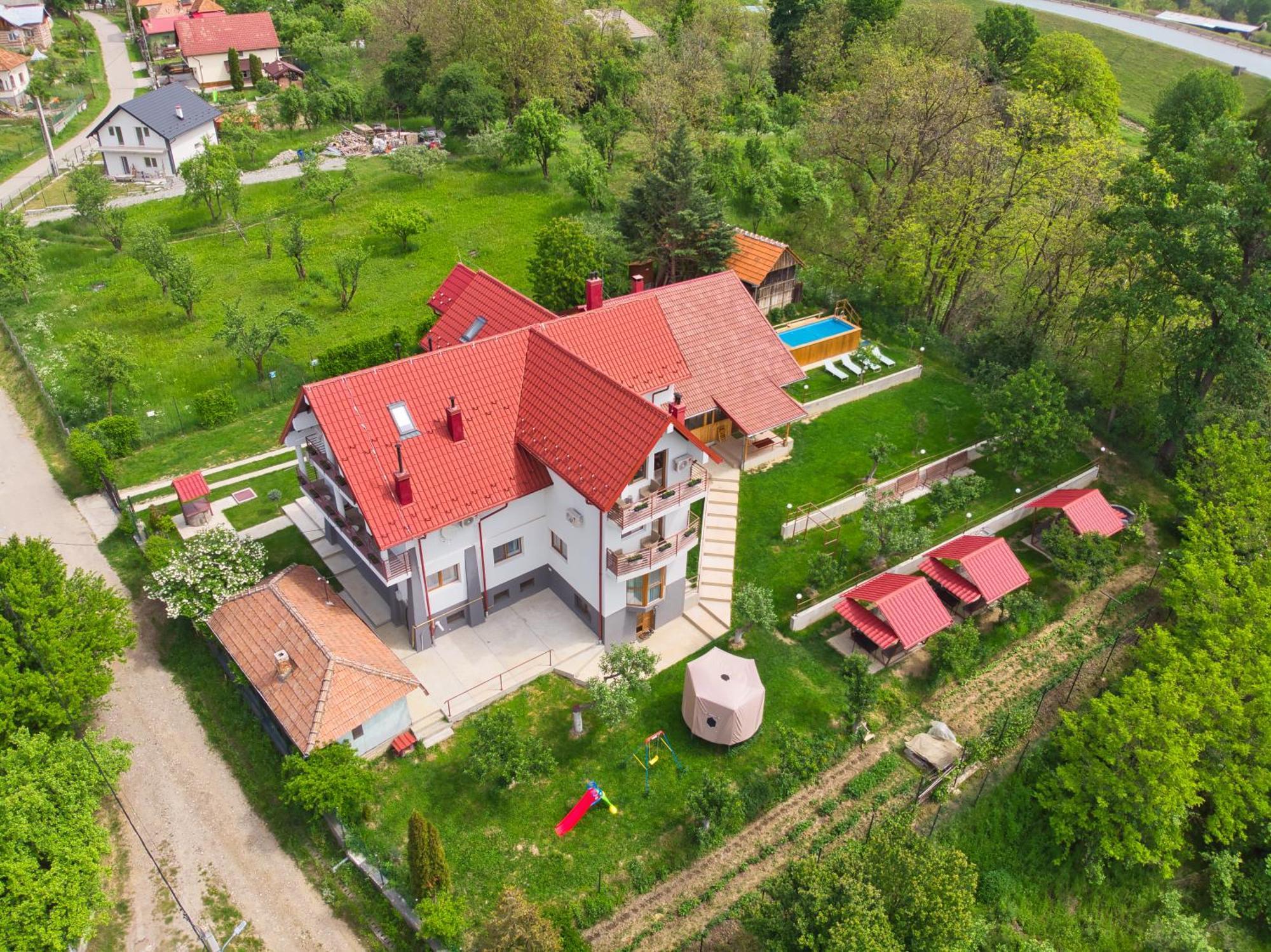 Perla Argesului, Ciubar, Piscina, Lift, Gratar, Cabana, Pensiuni, Hotel Cazare Transfagarasan Curtea De Arges Albestii de Arges Exterior photo